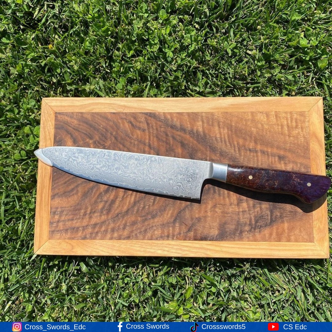 CrossSwords5's tweet photo. This one has a "sleepy hollow" feel to it and I really like it! So if you are looking for a gift for that "wicked" talented chef this would be perfect!

67 layer PAK-10 Damascus steel with stabilized box elder burl.

#skinnerknife #chefknife #knifemaking #kukriknife #knifeauction https://t.co/UDvDJoC3z1