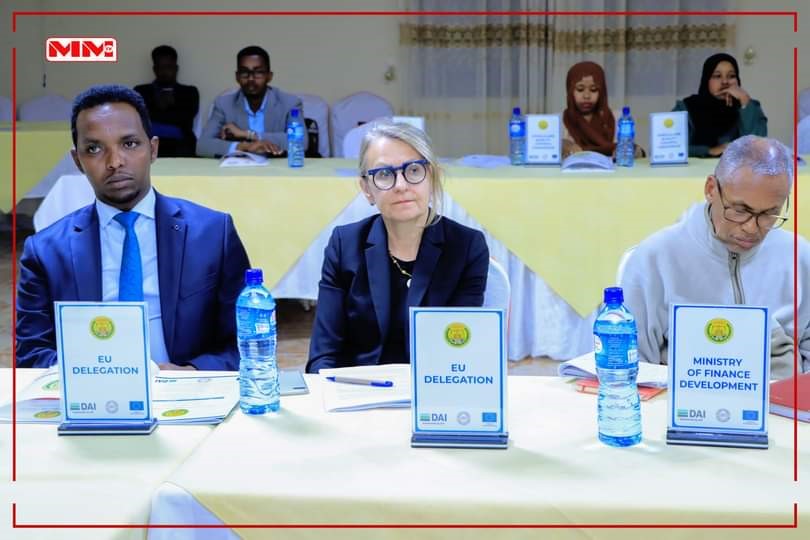 Our #EU-funded #investmentclimate project in #Somaliland supported the organisation of a Round Table meeting with the focus on overcoming #tradebarriers along the #BerberaCorridor. Key stakeholders present included the EU Ambassador to Somalia & several ministers. @EU_in_Somalia