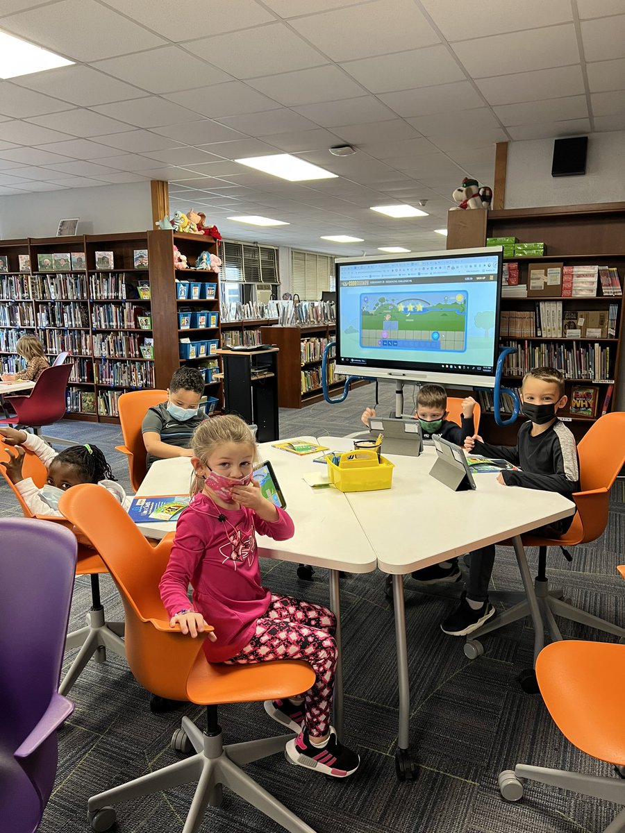 wwplib's tweet image. These Ks are learning to code with @CodeMonkeySTU. So much fun! @WWP_Dalers @118Wwp #HourofCode2021
