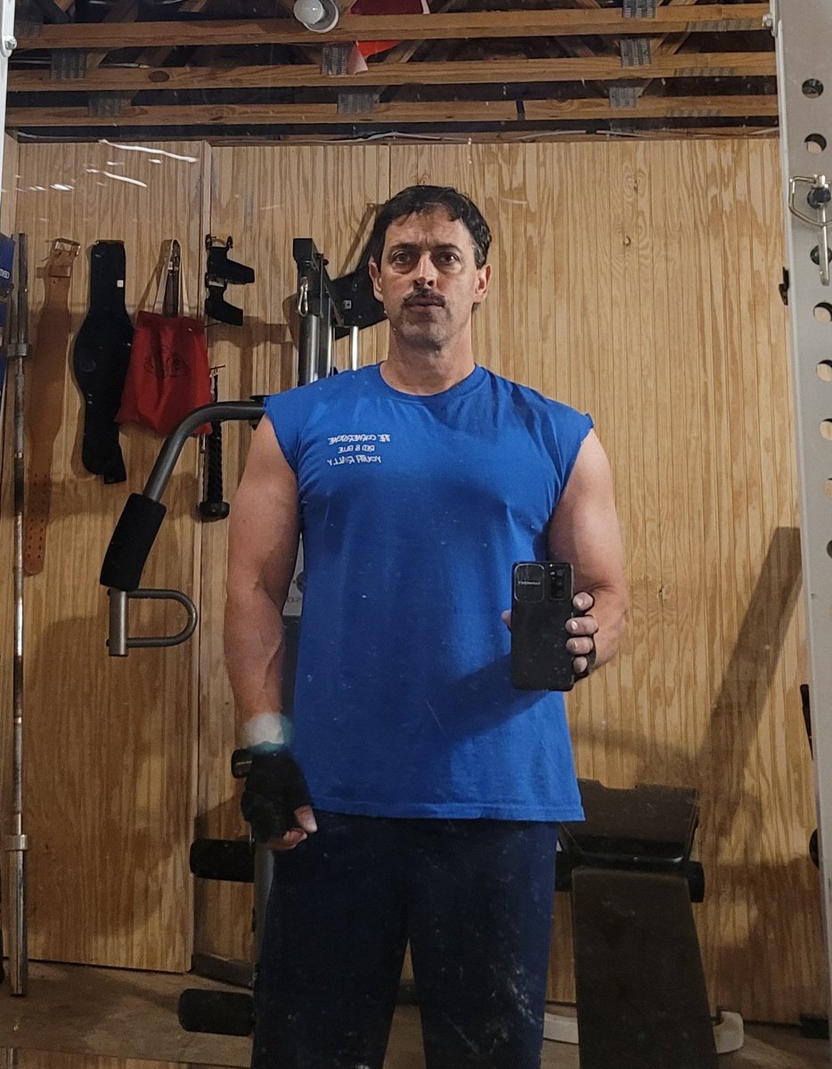 PreacherBo's tweet photo. Friends who are lifting; good for you, it is good for your health, keep it up! But be sure from time to time to do a #CuttingPhase. Yes, it gives greater muscle definition, but reducing body weight is also good for your heart, lungs, and joints.
#BeFit #LiftBig #GiveGodTheGlory https://t.co/NlDhimopQy