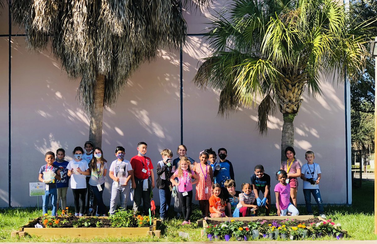 MrsMoorman1's tweet photo. We built a garden from scratch! Big thanks to @FlaFarmBureau, @BrowardSTEM #P3Challenge & our garden fairy - Ms. Griffin for funds and support π @CentralParkElem https://t.co/bCWC7aXPEO