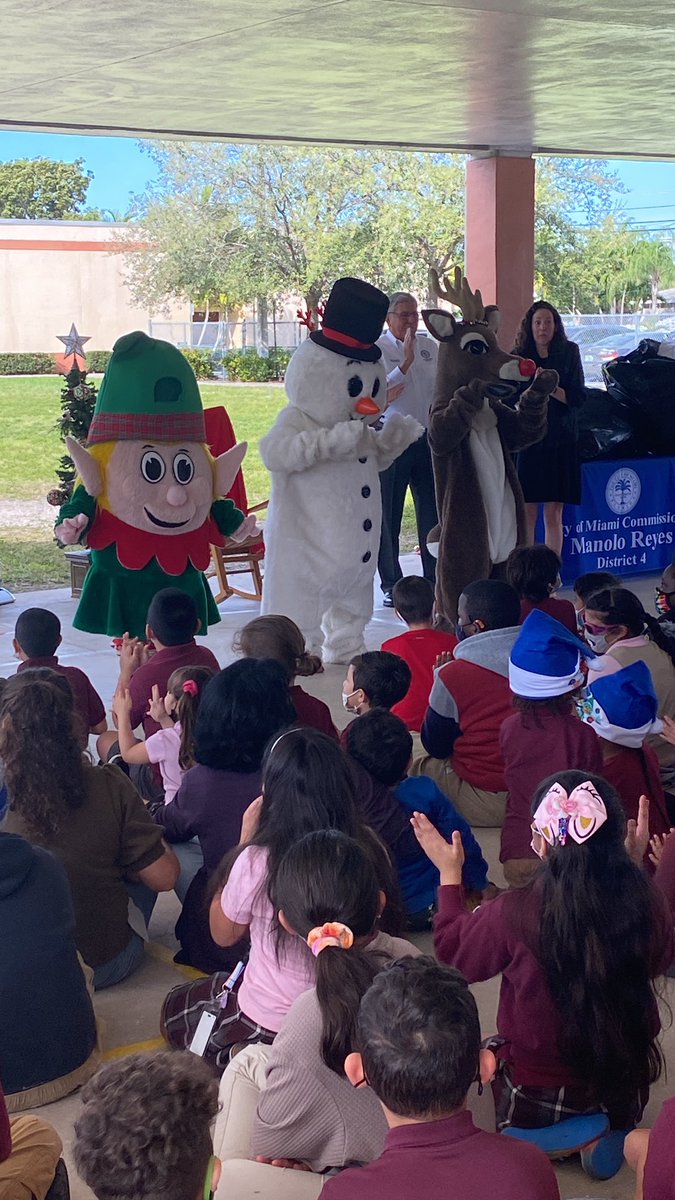 auburndale_elem's tweet photo. Making wishes come true at Auburndale!  Thank you @Manolo4Miami @MagicCityCasino @CityofMiami @MDCPSCommunity https://t.co/w55mZ34nhS