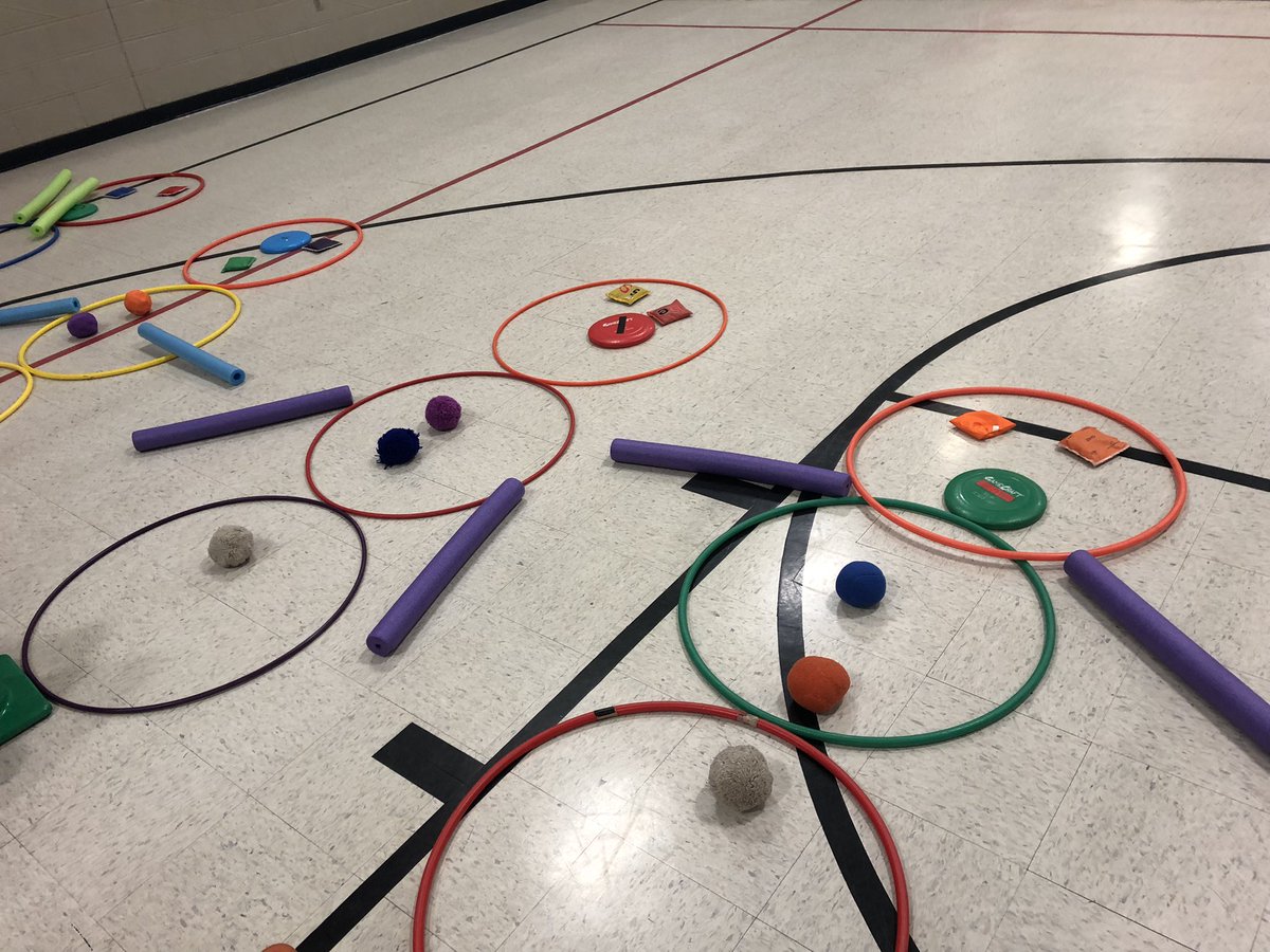SarahStPE's tweet photo. Let’s build a snowman ❤️❄️⛄️ @AES_Aviators https://t.co/N5egaVpXh1