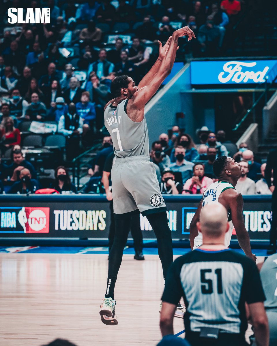SLAMonline's tweet photo. Mannnnn, this level of artistry is crystal clear when it’s frozen in time like this. 📷: @iamdresito https://t.co/N1VRJYCSxw