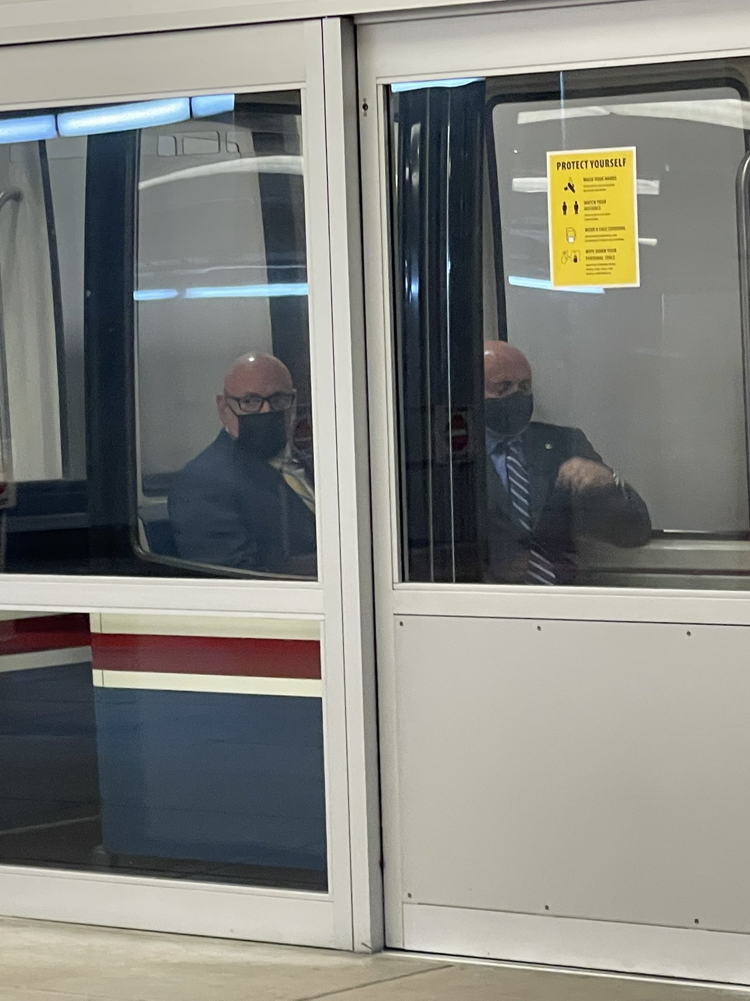 Igor Bobic on Twitter "Mark Kelly has his twin astronaut brother Scott