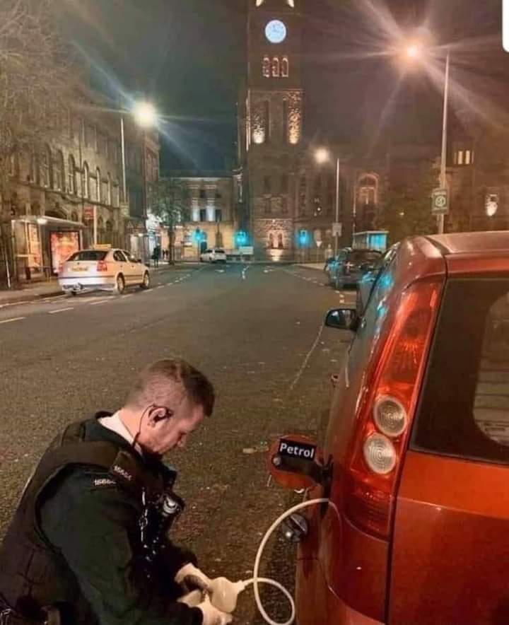 Police is Derry checking vehicles for red diesel. Look at the photo until you notice it. Don’t give it away 🤣