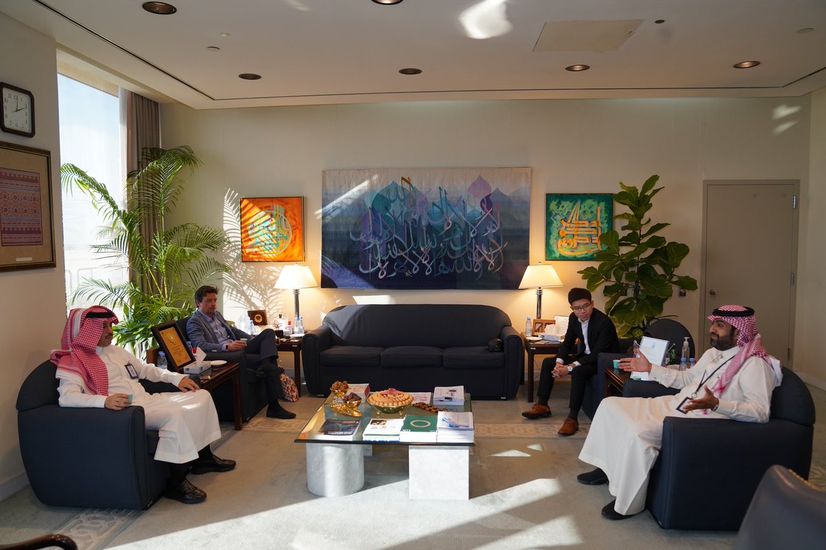DammamAirports's tweet photo. استقبل الرئيس التنفيذي لشركة #مطارات_الدمام @alharbifs المدير العام لمجلس المطارات الدولي لإقليم آسيا @ACIAPAC السيد ستيفانو وليون ومساعد الرئيس التنفيذي للعمليات بالهيئة العامة للطيران المدني @albasam_s https://t.co/UJRkge0cS7