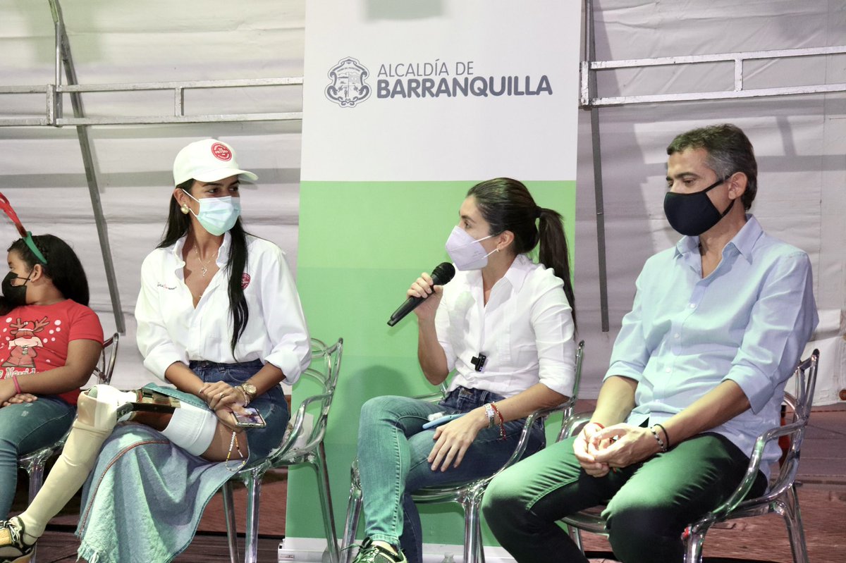 SiembraMas_'s tweet photo. Dimos inicio al piloto de la iniciativa #arboldevida en la noche de velitas en el Calancala 💚 

“Son 21 árboles destinados a honrar la vida de los que queremos, la memoria o un acontecimiento especial. La comunidad lo puede hacer con la adopción de un árbol” @Katianavarrog https://t.co/zdJm08U3Gy