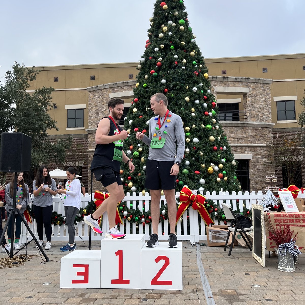 Keystone_Bank's tweet photo. This weekend Keystone Bank had a blast participating in the Jingle Bell 5K at the Hill Country Galleria!

The holiday spirit was all around, including a pet costume contest! As a #communitybank, we love getting out, sponsoring activities and meeting you all! https://t.co/JuLbMXzEFE