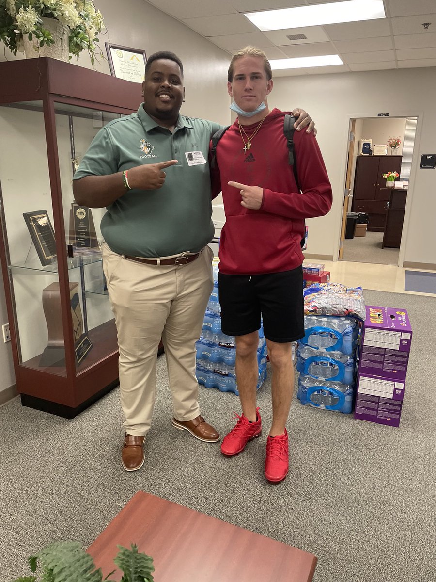 Thank you <a href="/Coach_Morris66/">Dazzie Morris Sr.</a> for stopping by💚🤍 <a href="/WebberFB/">Webber Int'l University Football</a>