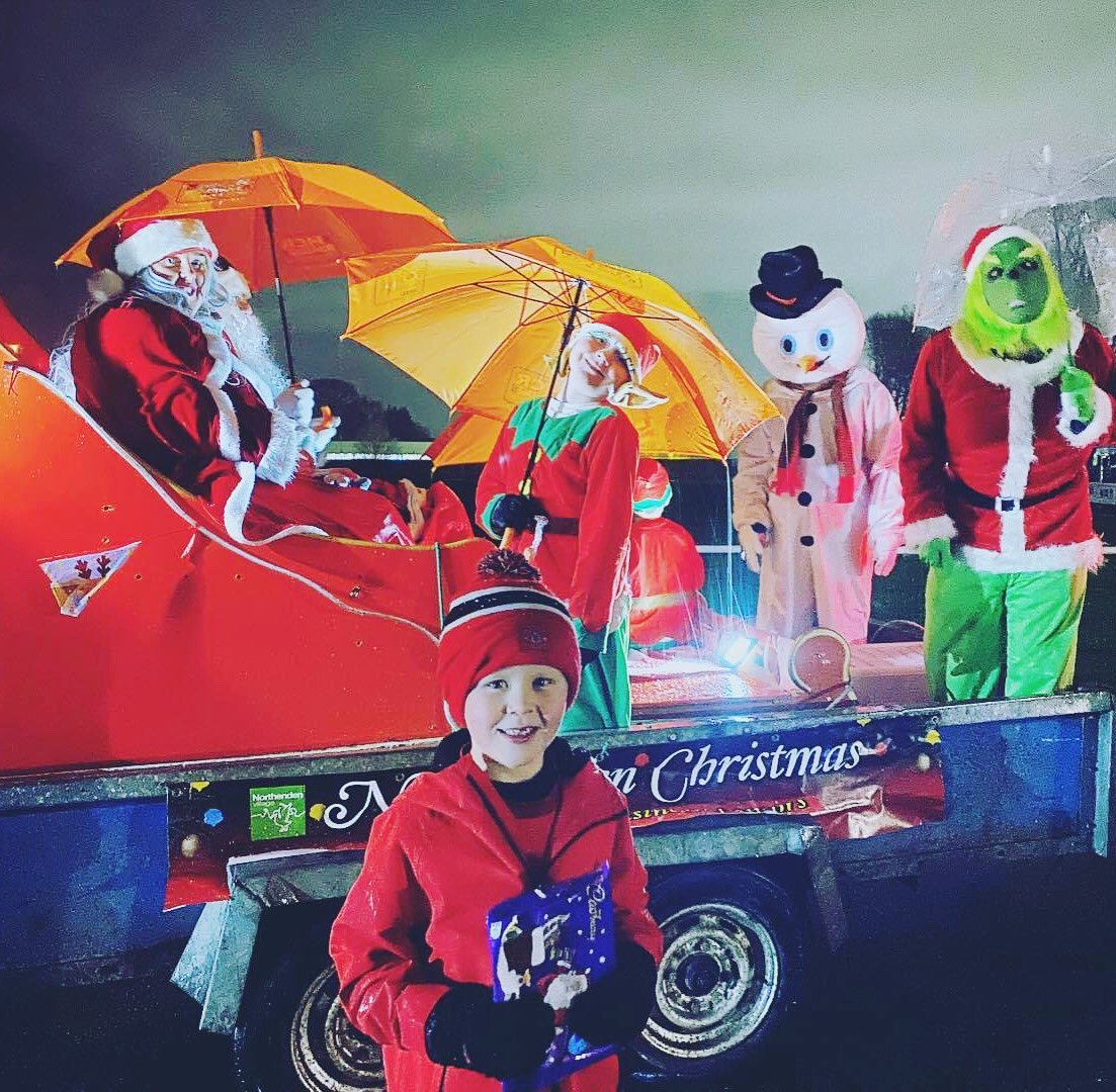 EventsForan's tweet image. Don’t forget guys we will be at wythenshawe amatuers football club from 5pm-6.45pm…absolutey free Santa visits including a small gift for each child! We will be inside hiding from the wind and rain, please pop along and give us a visit 🎅