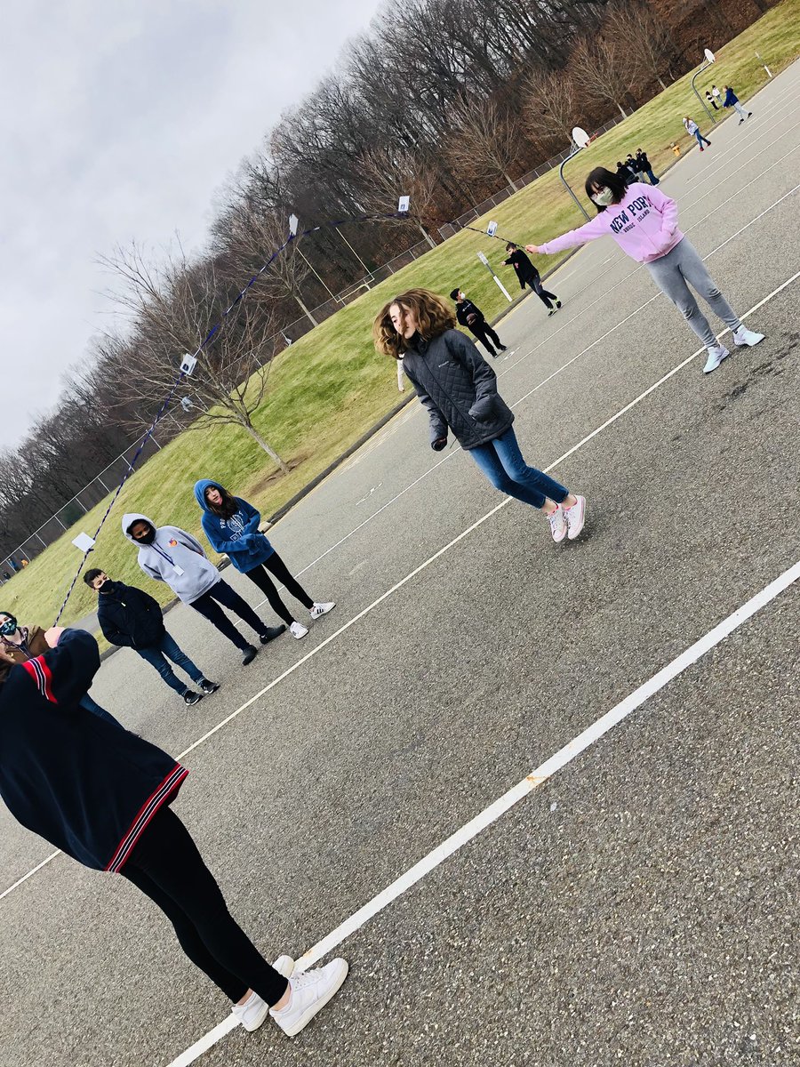 PHSMrsRizzo's tweet image. When you don’t have a jump rope, you improvise and make one with your lanyards. #problemsolvers #lanyards #funatrecess #rizzo247245 💜💛