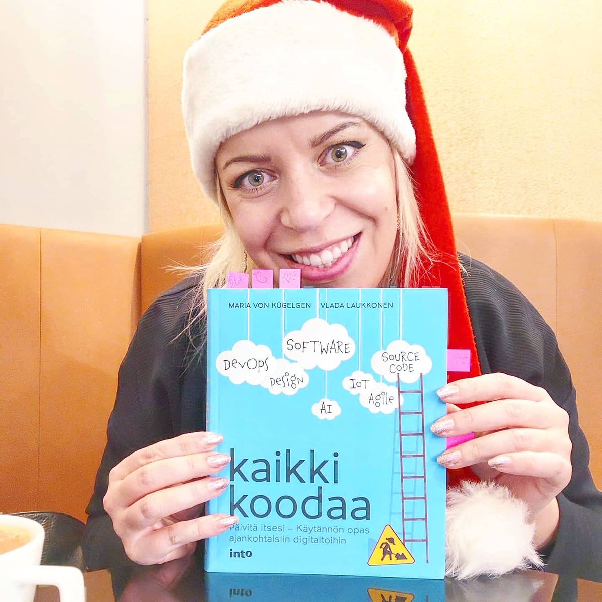 MilsaMalin's tweet photo. Sain tänään vierailla espoolaisella yläasteella kertomassa oman uratarinani ja valottamassa tulevaisuuden työelämän verhoa koululaisille. ❤️
Joululukemiseksi jätin koululle #Kaikkikoodaa -kirjan.
Toivottavasti näitä reissuja tulee ensi vuonna lisää. https://t.co/0010YVdEEj