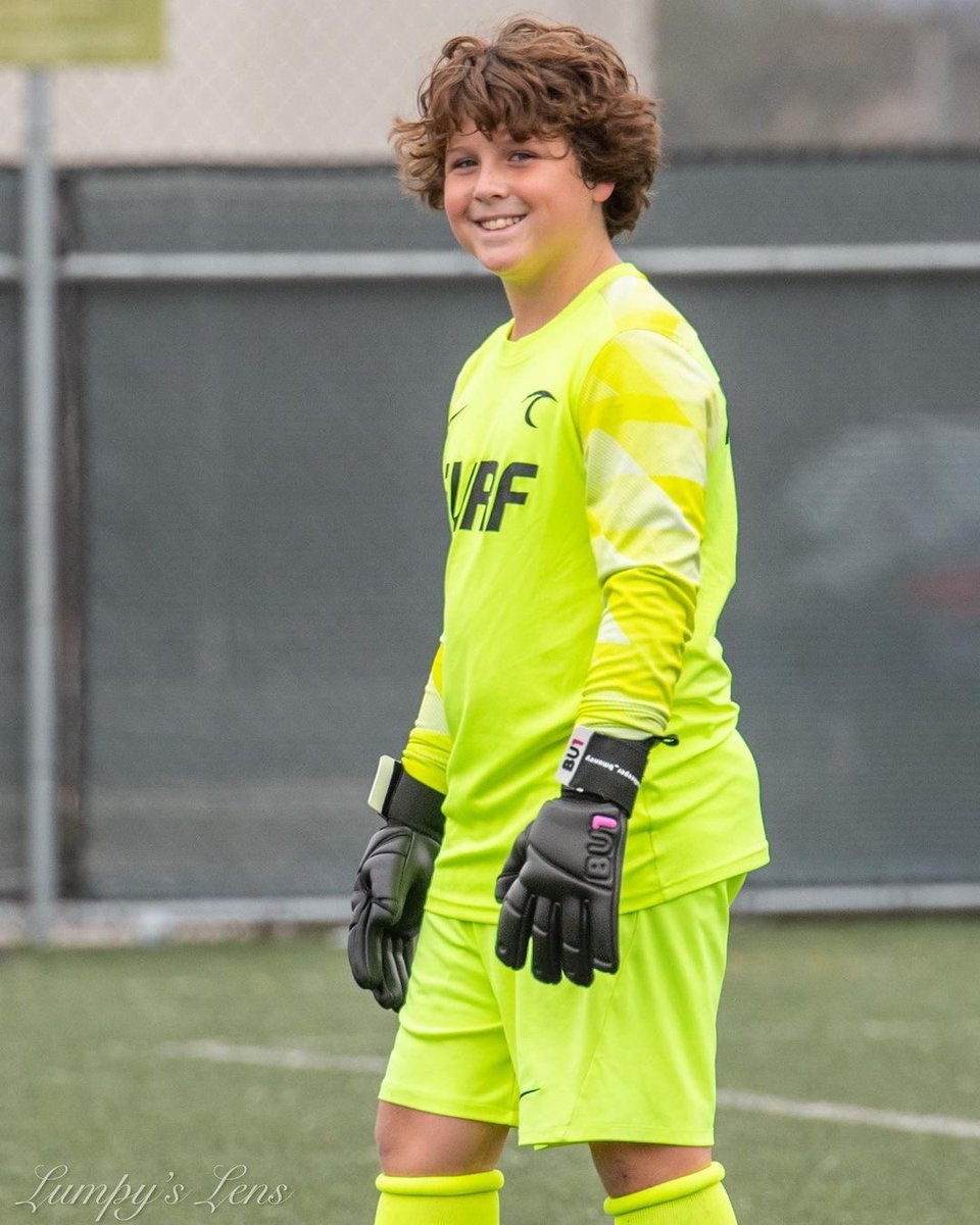 🔥 ⚽ Our friend Braxten ( @goalkeeper_bmoney ) in his brand new ⚫ BU1 All Black gloves 🧤 #bu1family