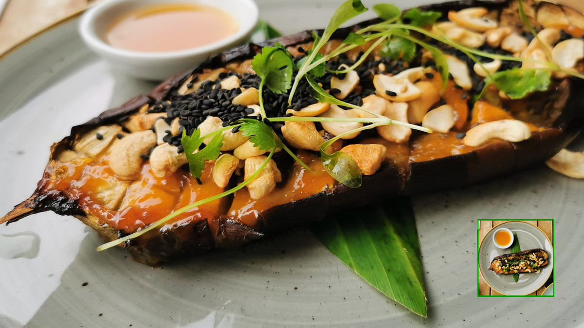 PlantShift's tweet photo. Another yummy dish enjoyed at The Gate.
Miso Glazed Aubergine: with toasted cashew nuts, Ponzu sauce, micro coriander & sesame seeds
@GateRestaurant
#LoveLivingVegan #eatingout #vegan #plantbased #notsalad #VeganOptionsEverywhere #notboring https://t.co/XnmtrhFJa7