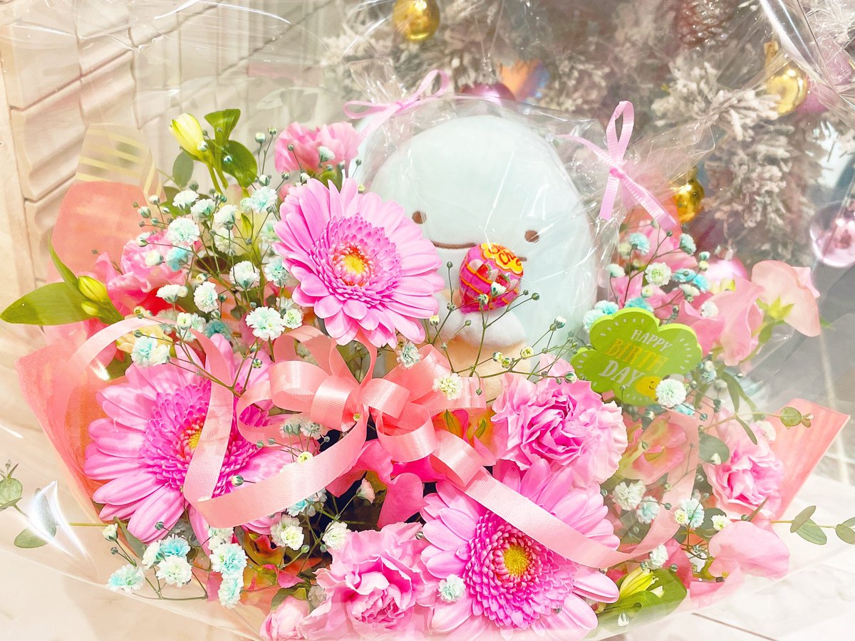 oomaipasta00's tweet photo. 2022.12.06

２日遅れちゃったけど今年も
相方色の花を届けられました

まいちありがと〜って笑ってる
ちなの顔がすごく想像���きる。
来年も再来年もおばあちゃんに
なってもお祝いに行くから
そっちに行くまで待っててね🌈

会ったら話したい事が山��どあって
紙に書いとかないと忘れちゃうな https://t.co/ctdBi5ugK5