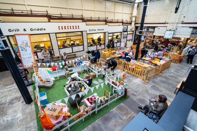 Calderdale's tweet photo. The ‘Let’s Grow’ pop-up allotment returns to Halifax Market this Christmas, with a festive theme!🎄🥕

It follows the successful debut of the pop-up event at the market during the October half-term. Join in the fun on Mon 20 and Tue 21 Dec. 

All the info👉https://t.co/MMmqnGBGOn https://t.co/M3QoxgrJao