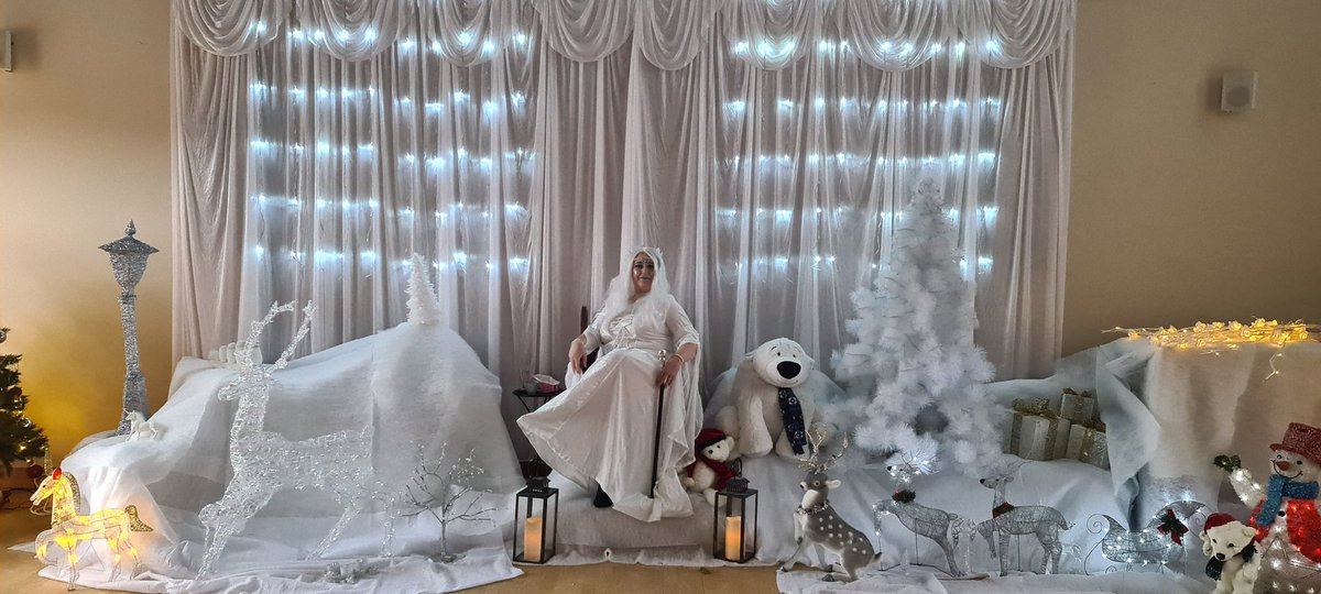 <a href="/marzy120/">steve marsland</a> <a href="/RScottPrimary/">RussellScott Primary</a> <a href="/RScottEYFS/">Russell Scott EYFS</a> The Snow ❄ Queen has had an amazing 2 days visiting the children of Russell Scott. The children were simply delightful and engaging