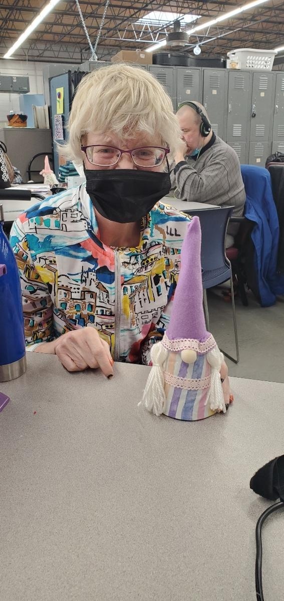 Clearbrook1's tweet photo. Individuals at Getz and job coaches made elves and a reindeer for the upcoming holidays!
#clearbrook #clearbrookil #clearbrookstrong #arlingtonheightsil #crystallakeil #northernil #nonprofit #wearecommunity #wearefamily #together https://t.co/2fLRJT7IJH