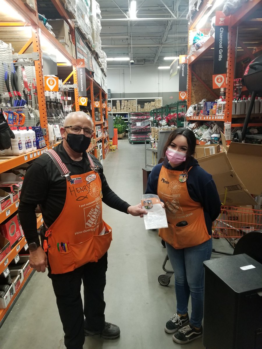 HenryHD18's tweet photo. Congratulations to Francisco and Monse at 1020 D28 for continuing the Holiday Spirit by providing excellent customer service and product availability l. https://t.co/eC7xipb7Au