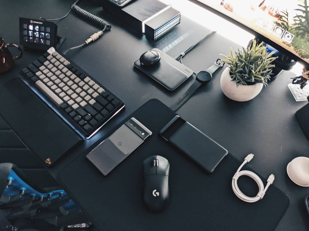 seagategaming's tweet photo. Clean, monochrome setup by @cutSkull 🖤🤍 https://t.co/Vngp902T69