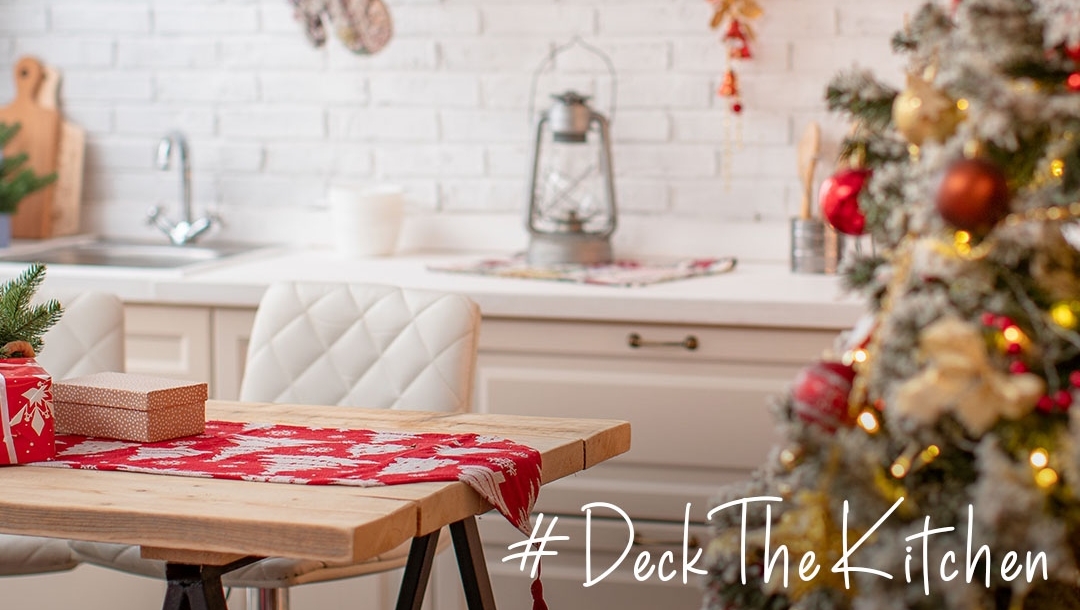 CooksMatches's tweet photo. It's time to #DeckTheKitchen
#CooksMatches wants to see your #Christmas kitchen decor!
For the chance to #win a cookware gift set worth over ยฃ500
Comment with a picture of your Christmassy kitchen!
Then simply like this post and follow @cooksmatches to be entered in! https://t.co/trM81xrm5G
