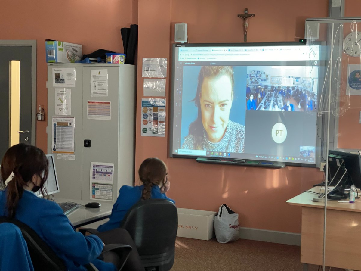 What an inspirational role model. @AineElemental  spoke to our Year 9 &amp; 10 pupils discussing her educational journey &amp; career in computing. A proud past pupil &amp; employee of <a href="/SaintMarysDerry/">St Mary's College</a> with a clear message for our students “Stay motivated &amp; work hard to achieve your goals”.