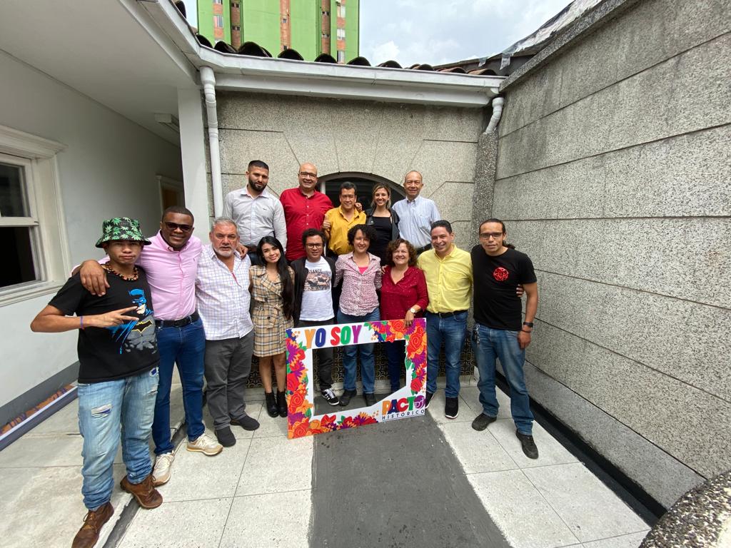 PactoAnt's tweet photo. Con unidad y esperanza seguimos construyendo Pacto Histórico. 

Nuestra lista se definirá el 13 de diciembre. #PactoHistórico https://t.co/1aeJwO6shU