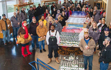 Uaw249's tweet photo. UAW Local 249 donated 1000 Thanksgiving dinners to families in need within our communities. @LaurenArthurMO and @MarkEllebracht helped pack and deliver meals.  

https://t.co/kdS2hoTZIU

#solidarity #moleg #strongertogether https://t.co/eTnYFDGLvt