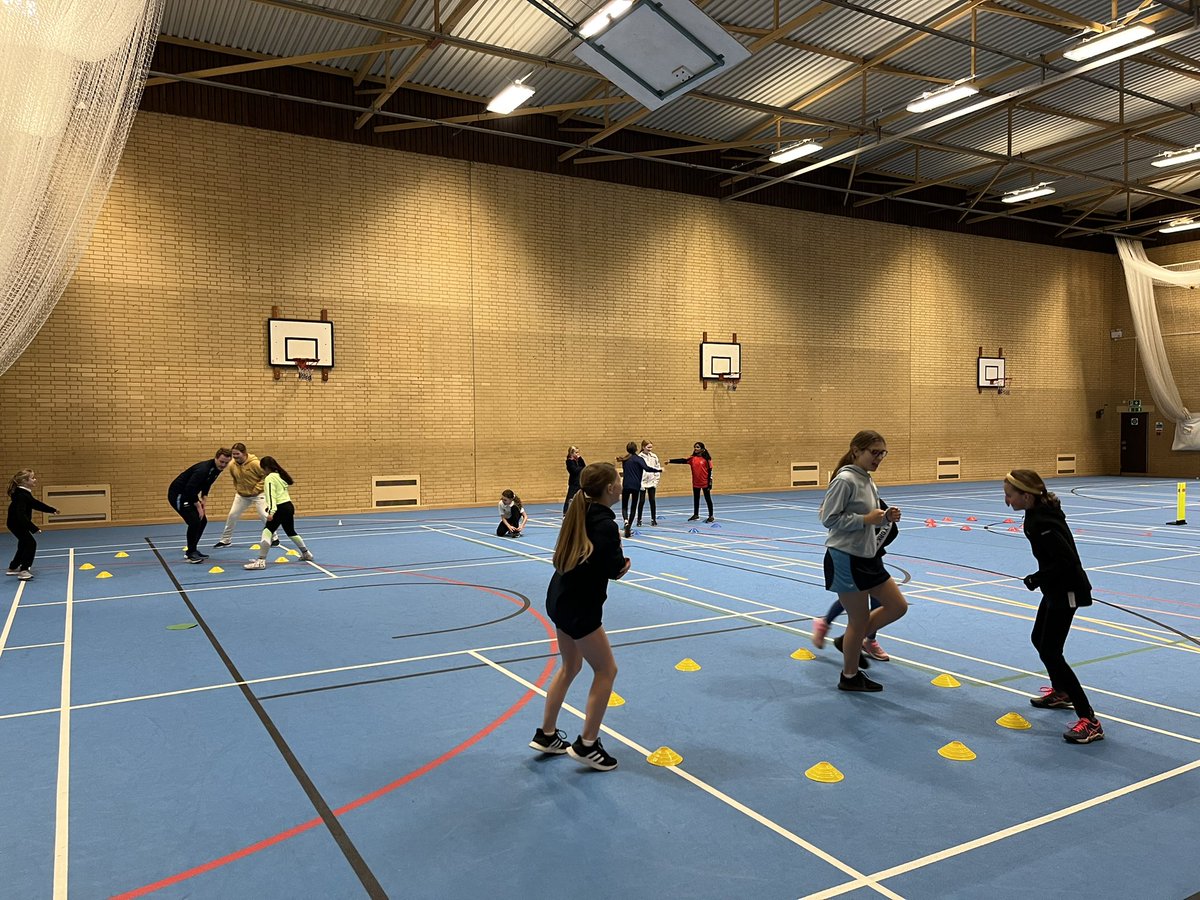 Hull MCCF Girls Hub🏏

The progress made by the girls over the last 9-weeks and the commitment shown week in week out has been exceptional 💥📚

Thanks to <a href="/RobJohnsonYCB/">Rob Johnson🏏</a> for coming down last evening to lend a hand👏🏻👏🏻

<a href="/_MCCFoundation/">MCC Foundation</a>