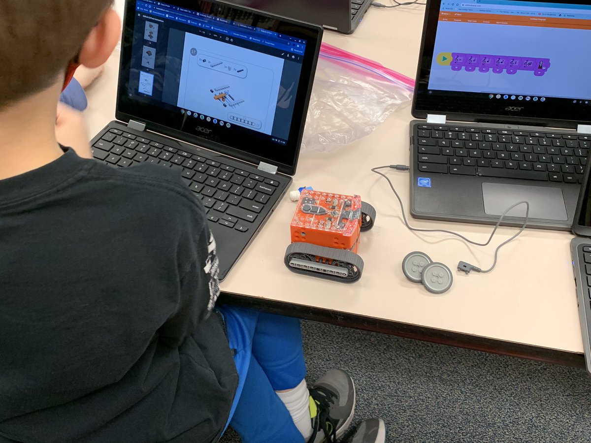 MsHulburt's tweet image. We are having so much fun coding and creating with our Edison robots! @ICSDEdTech @NortheastES @IthacaPEI @CSEdWeek @EdisonRobots