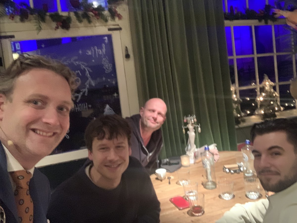 Sneak preview. Opnames voor de film ‘Geef het licht door’ als invulling van <a href="/GoudaKaarslicht/">Gouda bij Kaarslicht</a> met oa <a href="/HandsomePoets/">Handsome Poets</a> <a href="/RuudBroekhuizen/">Ruud Broekhuizen</a> <a href="/StadsdichtGouda/">Stadsdichter van Gouda</a> 

Kijken dus. Vrijdagavond 19.00 uur op <a href="/omroepwest/">Omroep West</a>