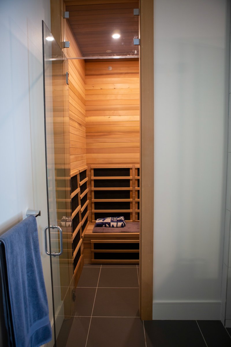 . . . Relax and unwind 🍃💆‍♀️🍷🧖‍♀️
.
.
#bathroominspo #naturallight #bathroomdesign #spalikebathroom #customhome #luxurylifestyle #wellnesswednesday #winedownwednesday #relax #unwind