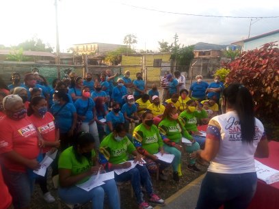 MonteroNatza's tweet photo. JUNTOS SOMOS CHAVEZ y seguimos #LealesALaPatria con @Soykarinacarpio y @johanitakenpo 💪💪@avelinosalazar7 @Oriana_Candanga @MSVModoActivo @BonosSocial @teracandaga @lafernanda111 @Briggittems1 @Derwinsrr @Siollyspp @JulioCCB67 @cristina_nicola  @rus_ito @EYASMIN1205 @jcgc486 https://t.co/BACgrByHm5