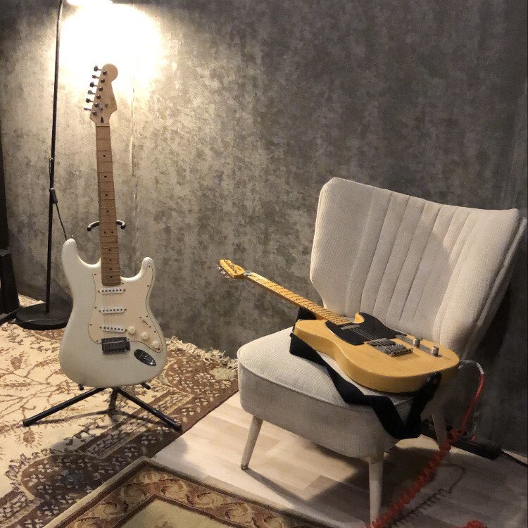 Stratocaster ve Telecaster 
Sizin tercihiniz hangisi ? 
#stratocaster #telecaster 
#crossstüdyoları #crosslounge