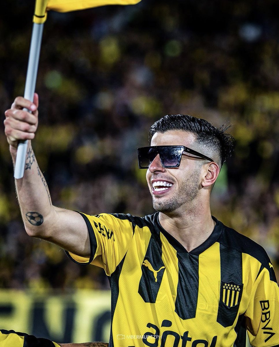SaraleguiDT's tweet photo. SOY HINCHA DEL CARBONERO Y NO ME IMPORTA NADA 💛🖤

La 5️⃣3️⃣ está en casa. https://t.co/yikLUkIZBM