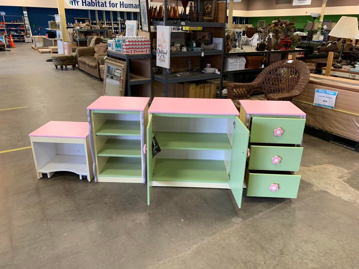 ReStoreKC's tweet photo. ❄️It’s cold outside but donations are coming in hot.🔥 Just in on donation this cute kids bedroom furniture. Priced from left to right as pictured, $10, $15, $25, and $15! We hope to see you soon! Johnson County Restore, 8722 Santa Fe, Overland Park Ks. #restorekc https://t.co/oQm8K9izZp