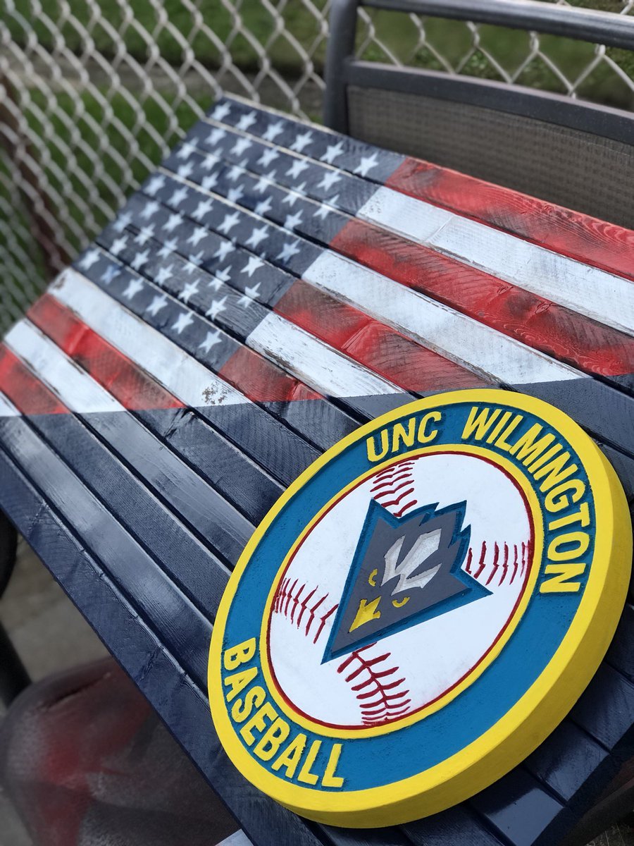 dvkwoodwork03's tweet photo. College Dorm room flags🇺🇸 13x26 https://t.co/sqE8bnpkH3