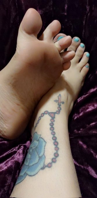 It's that time again you dirty little dogs. Time to run me MY money again.  Paypal acebabycakes@gmail<a href="/tag/toes"class="tags"><span>#toes</span></a><a href="/tag/feetworship"class="tags"><span>#feetworship</span></a><a href="/tag/footfet%C4%B1sh"class="tags"><span>#footfetısh</span></a>