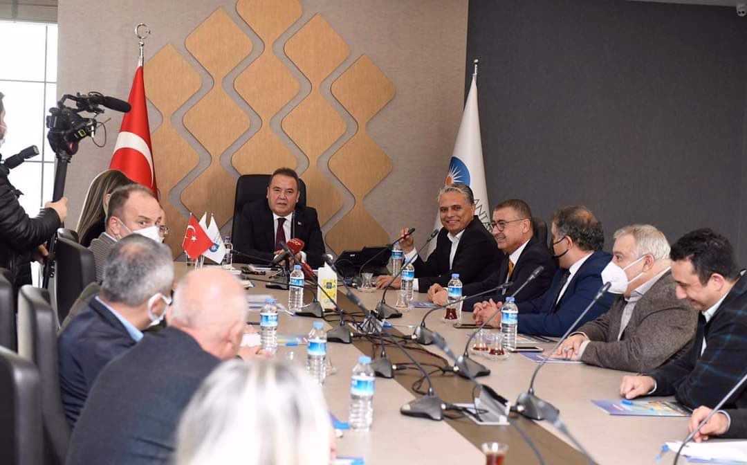 kiryader's tweet photo. Dernek Yönetim Kurulumuz, Muratpaşa Belediye Başkanı sayın @Av_umituysal ‘la biraraya gelerek; Kırcami’de başlayan yeni planlama süreci ile ilgili bir dizi görüşmede bulundular. https://t.co/wqTFU7q2Yl