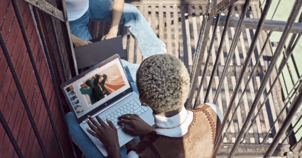 Microsoft's tweet photo. Check out new Windows 11 features and tips for convenient communication with anyone, anywhere: https://t.co/psHuXRpbAc