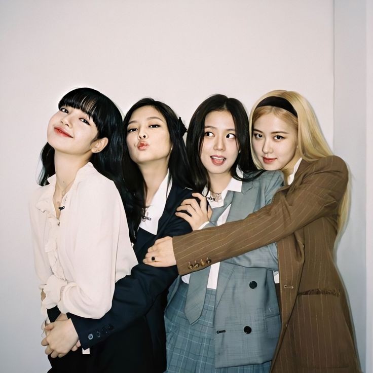 ᅟᅟᅟ 
ᅟᅟᅟ★━━━ ʙᴘ: ROSÉ; updɑte

Olá moots, blinks e amigos, como vão? Está chegando finalmente o GRANDE projeto do BLACKPINK, THE SHOW. Estou muito empolgada para poder trazer essa INCRÍVEL experiência para o RP, e venho convidar vocês a verem!
ᅟᅟᅟᅟᅟᅟᅟᅟᅟᅟᅟ