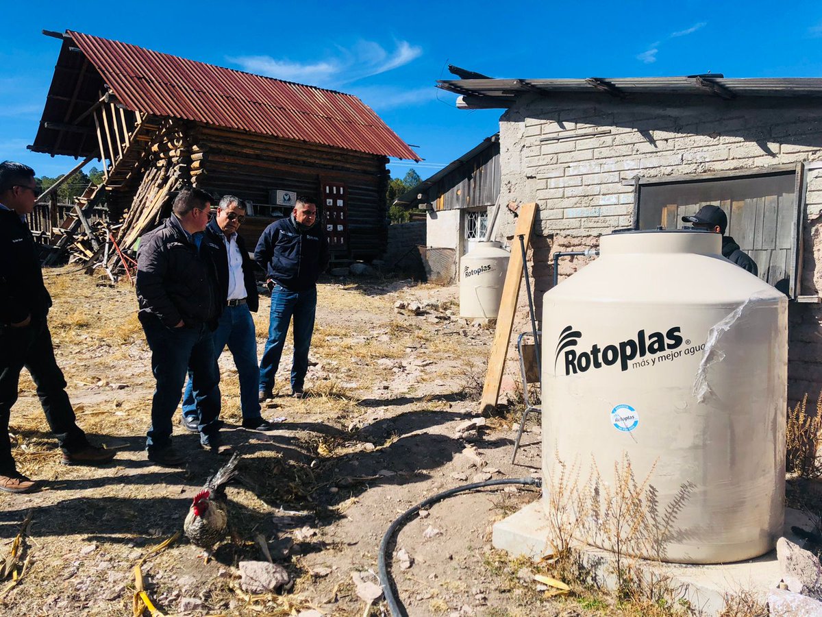 JCAS_CHIH's tweet photo. El día de ayer el equipo de la JCAS💪🏻 supervisó el trabajo de Cosechas de Agua💦 en la comunidad de Ranchería Humira 🤜🏻🤛🏻 Este proyecto ofrece el agua a las comunidades más alejadas de la Sierra de Chihuahua. #AguaParaTodos #JuntosSíPodemos https://t.co/kgFU4ZgrOQ