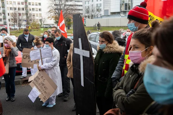 lamontagne_fr's tweet photo. #Sante #Social => Les personnels du CHU rassemblés pour défendre leurs conditions de travail à #ClermontFerrand

▶https://t.co/Lm4LQ7ZGtk https://t.co/su2OgOFF5D
