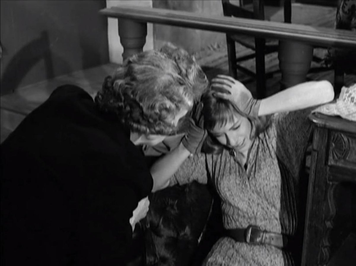 TalkingPicsTV's tweet photo. This evening on #TPTV Wed-8-Dec
18:30 LOOK AT LIFE: And So To Bed (1960) Premiere
18:50 EDGAR WALLACE: Marriage of Convenience (1960)
20:00 RUMPOLE OF THE BAILEY (1979)
21:05 AN INNOCENT MAN (1989)
23:25 ONE STEP BEYOND (1959) https://t.co/Ab6tKY5KxX