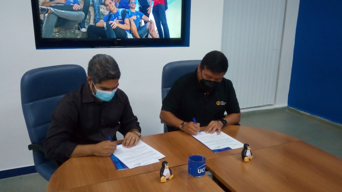 abel11264587's tweet photo. El vicerrector primero de la @universidad_uci , @YanioHdez  y @hernanpachas , director de alianzas y negocios para América Latina y el Caribe del  @LPIConnect  validaron con sus firmas el nuevo compromiso que se plantea como una motivación para profundizan lazos de cooperación. https://t.co/Pg7DjIc1xx