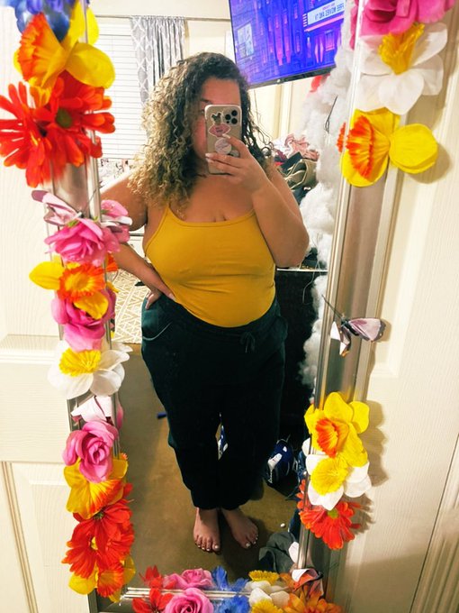 I love my mirror pics 😌😌 https://t.co/1iBCuMhDMa<a href="/tag/newprofilepic"class="tags"><span>#newprofilepic</span></a>