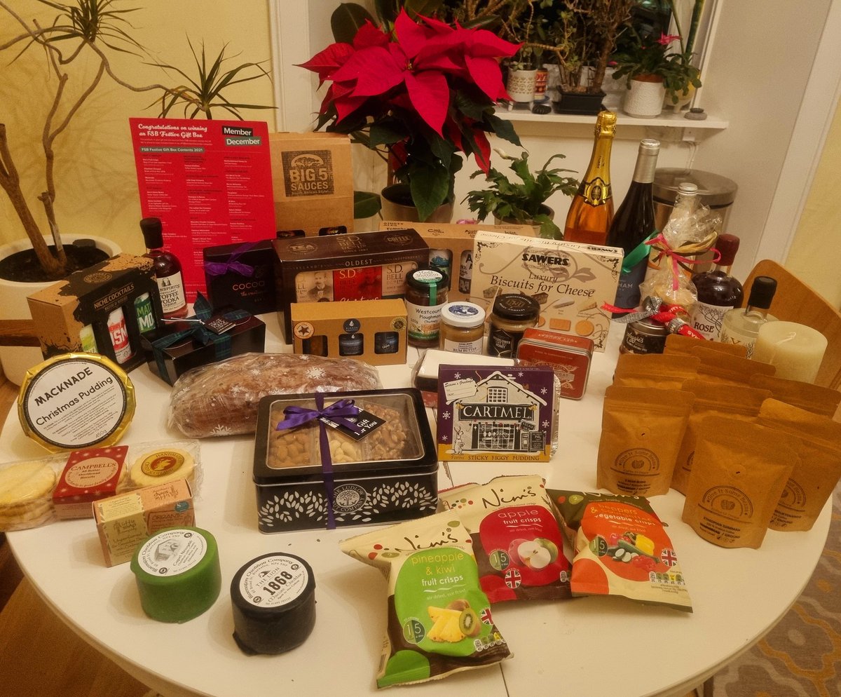 I'm a proud @FSB_Scotland member, and having been featured in #FSBmemberDecember Griffen Fitness won the most AMAZING hamper, all made by #SmallBiz. Thank you! ❤🌈👍