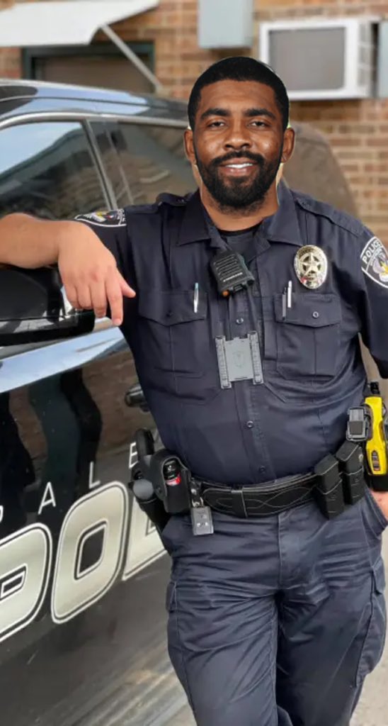 BrooklynNetcast's tweet photo. Kyrie Irving after hearing the NYPD don’t have to follow the vaccine mandate https://t.co/9O6CLV7JlD