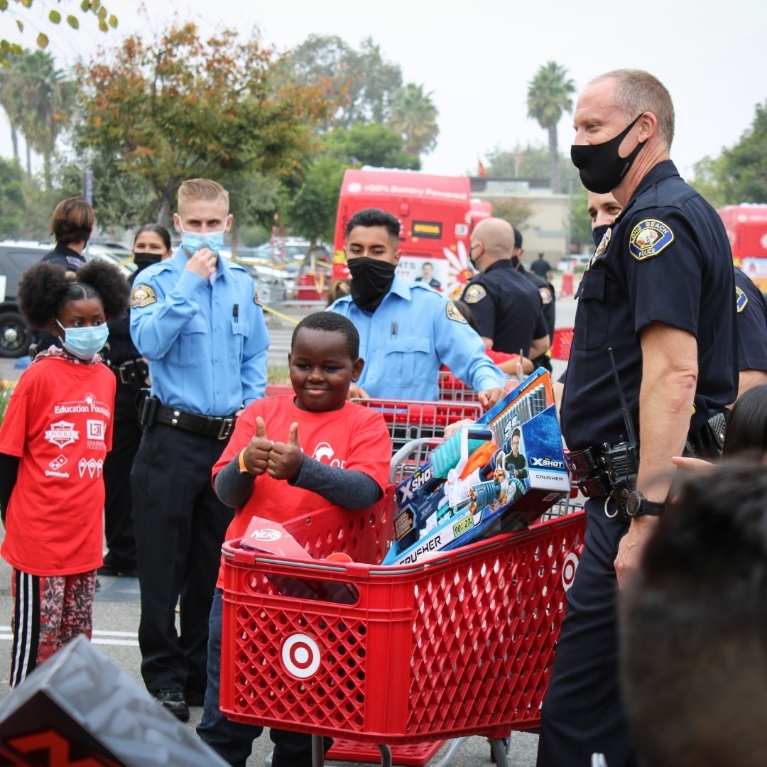 LBPoliceFoundat's tweet image. Being able to have Shop With A Cop 🛍️ 🛒 👮🏻‍♀️ in person again was the highlight of our year! 

#SupportLBPD #LBPD #ThinBlueLine #LongBeachPD #LBPF